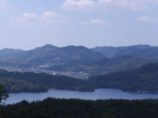 Zr